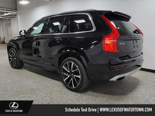 2021 Volvo XC90 T6 Momentum