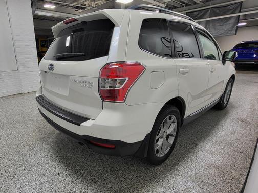 Crystal White Pearl 2016 Subaru Forester 2.5i Touring