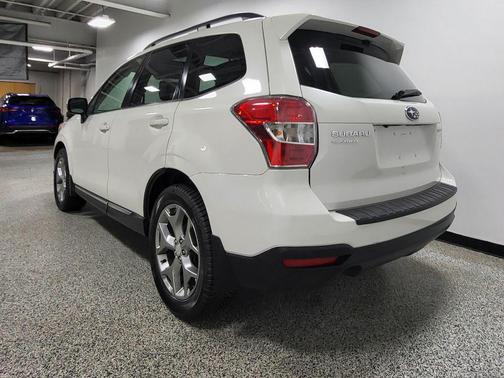 Crystal White Pearl 2016 Subaru Forester 2.5i Touring