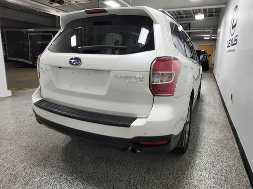 Crystal White Pearl 2016 Subaru Forester 2.5i Touring