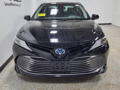 2020 Toyota Camry Hybrid XLE