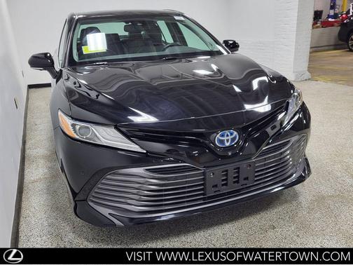 2020 Toyota Camry Hybrid XLE
