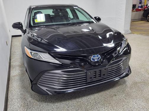 2020 Toyota Camry Hybrid XLE