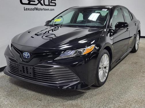 2020 Toyota Camry Hybrid XLE