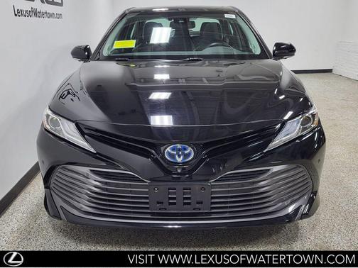 2020 Toyota Camry Hybrid XLE