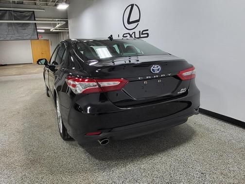 2020 Toyota Camry Hybrid XLE