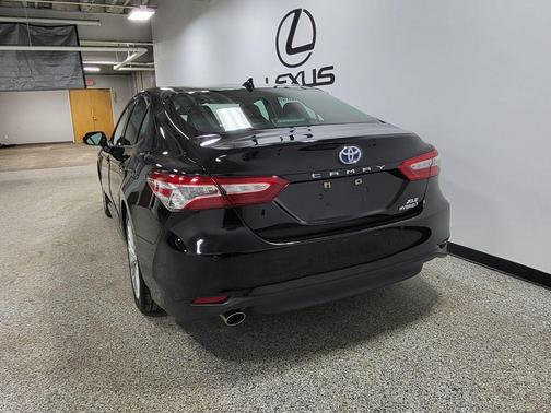 2020 Toyota Camry Hybrid XLE