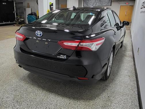 2020 Toyota Camry Hybrid XLE