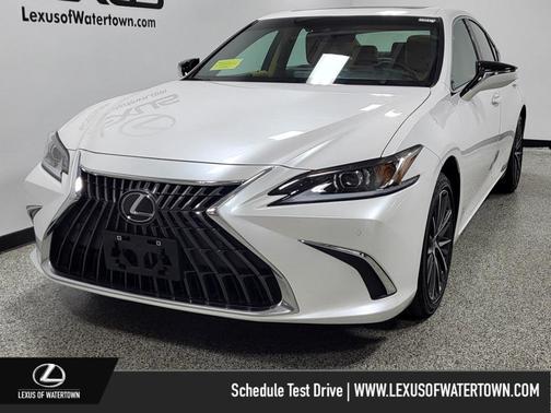 2025 Lexus ES 300h Base