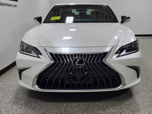 2025 Lexus ES 300h Base