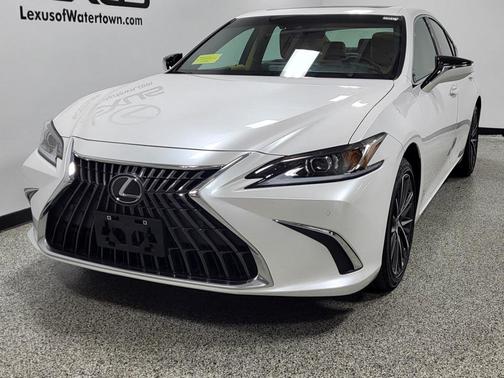 2025 Lexus ES 300h Base