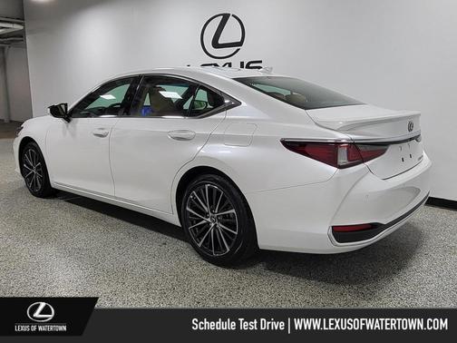 2025 Lexus ES 300h Base