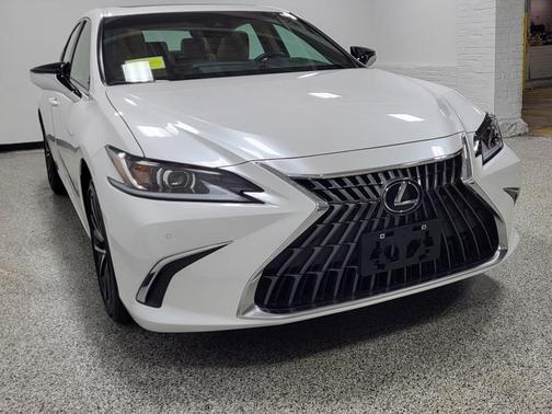 2025 Lexus ES 300h Base