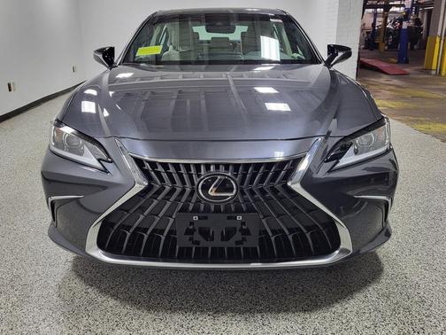 2025 Lexus ES 300h Base