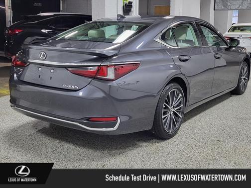2025 Lexus ES 300h Base