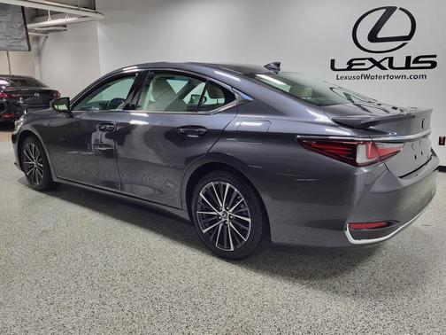 2025 Lexus ES 300h Base