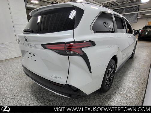 Wind Chill Pearl 2026 Toyota Sienna Platinum