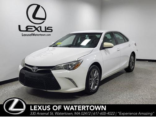 Super White 2016 Toyota Camry SE