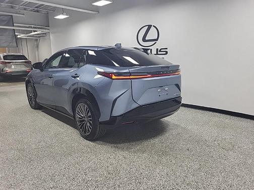 2023 Lexus RZ 450e Luxury