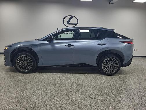 2023 Lexus RZ 450e Luxury
