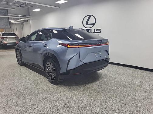 2023 Lexus RZ 450e Luxury
