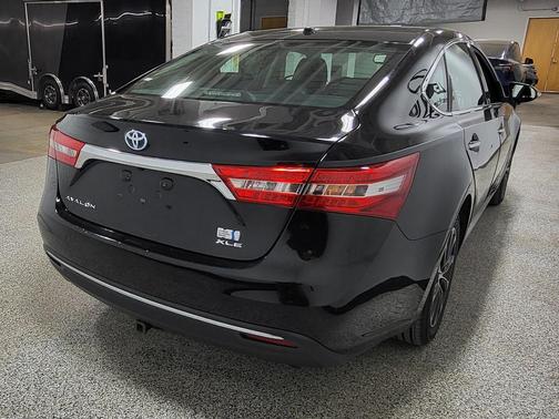 Midnight Black Metallic 2018 Toyota Avalon Hybrid XLE Plus