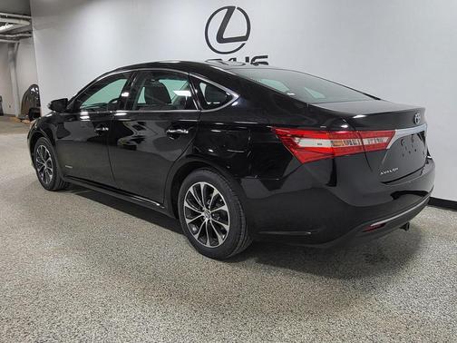 Midnight Black Metallic 2018 Toyota Avalon Hybrid XLE Plus