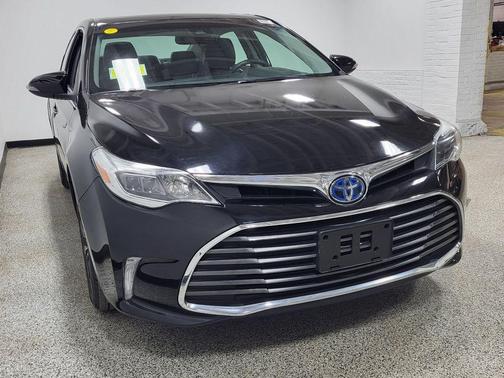 Midnight Black Metallic 2018 Toyota Avalon Hybrid XLE Plus