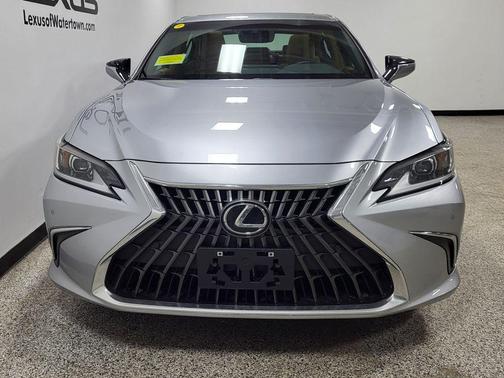 2025 Lexus ES 300h Base
