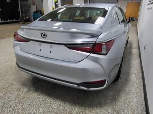 2025 Lexus ES 300h Base