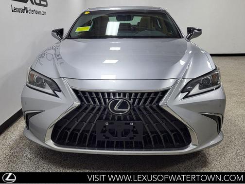 2025 Lexus ES 300h Base