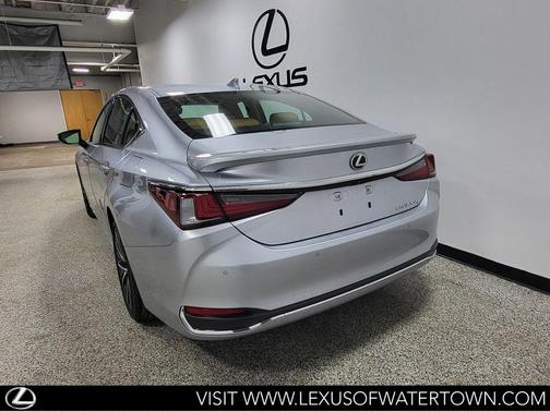 2025 Lexus ES 300h Base