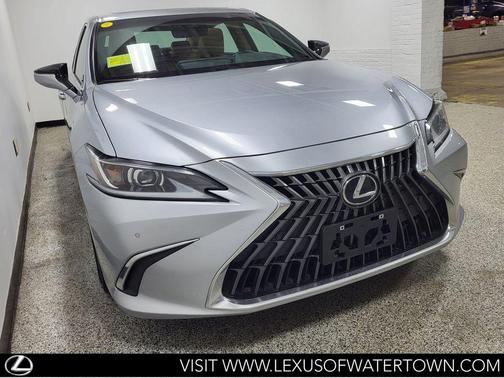 2025 Lexus ES 300h Base