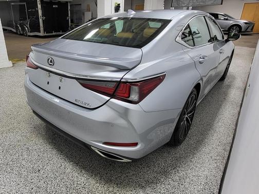 2023 Lexus ES 350 Base