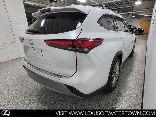 Wind Chill Pearl 2023 Toyota Highlander Platinum