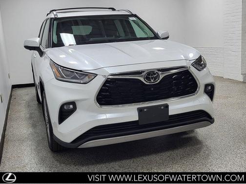 Wind Chill Pearl 2023 Toyota Highlander Platinum