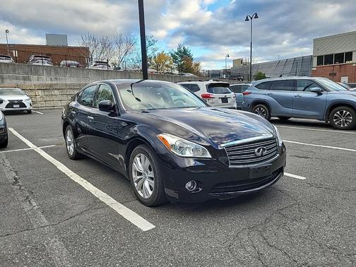 2011 INFINITI M56x Base