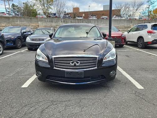 2011 INFINITI M56x Base