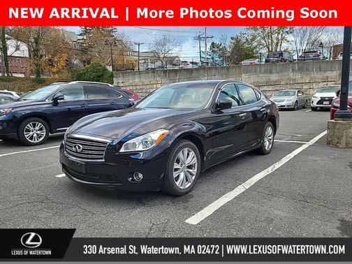 2011 INFINITI M56x Base