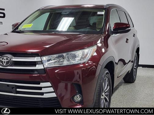 Ooh La La Rouge Mica 2018 Toyota Highlander XLE