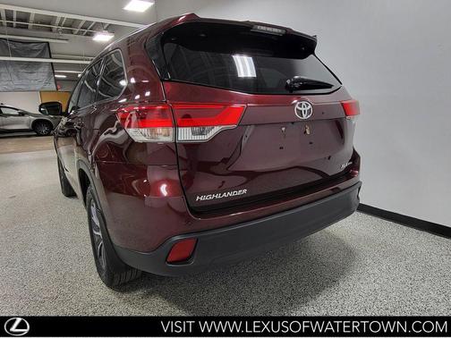Ooh La La Rouge Mica 2018 Toyota Highlander XLE