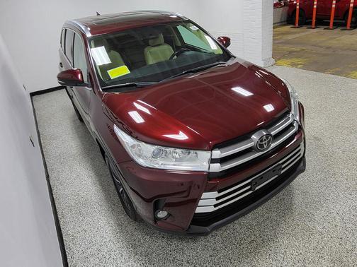 Ooh La La Rouge Mica 2018 Toyota Highlander XLE