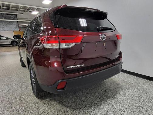 Ooh La La Rouge Mica 2018 Toyota Highlander XLE