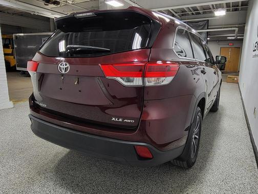 Ooh La La Rouge Mica 2018 Toyota Highlander XLE
