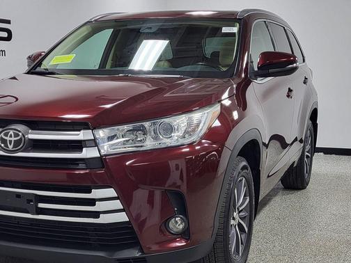 Ooh La La Rouge Mica 2018 Toyota Highlander XLE