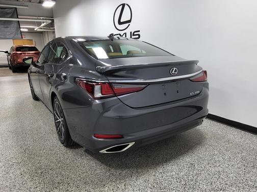 2023 Lexus ES 350 Base