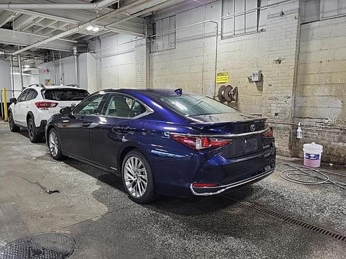 2021 Lexus ES 300h Luxury