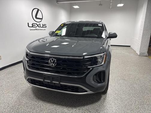 2024 Volkswagen Atlas Cross Sport 2.0T SE w/Technology 4MOTION