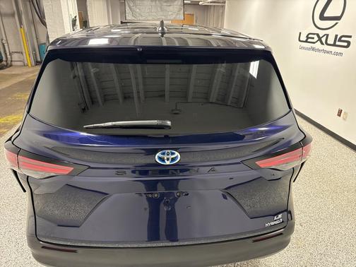 2021 Toyota Sienna LE