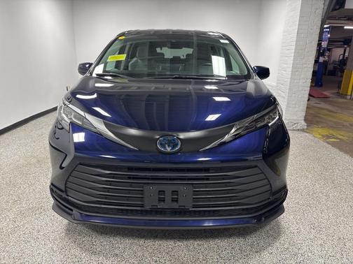 2021 Toyota Sienna LE